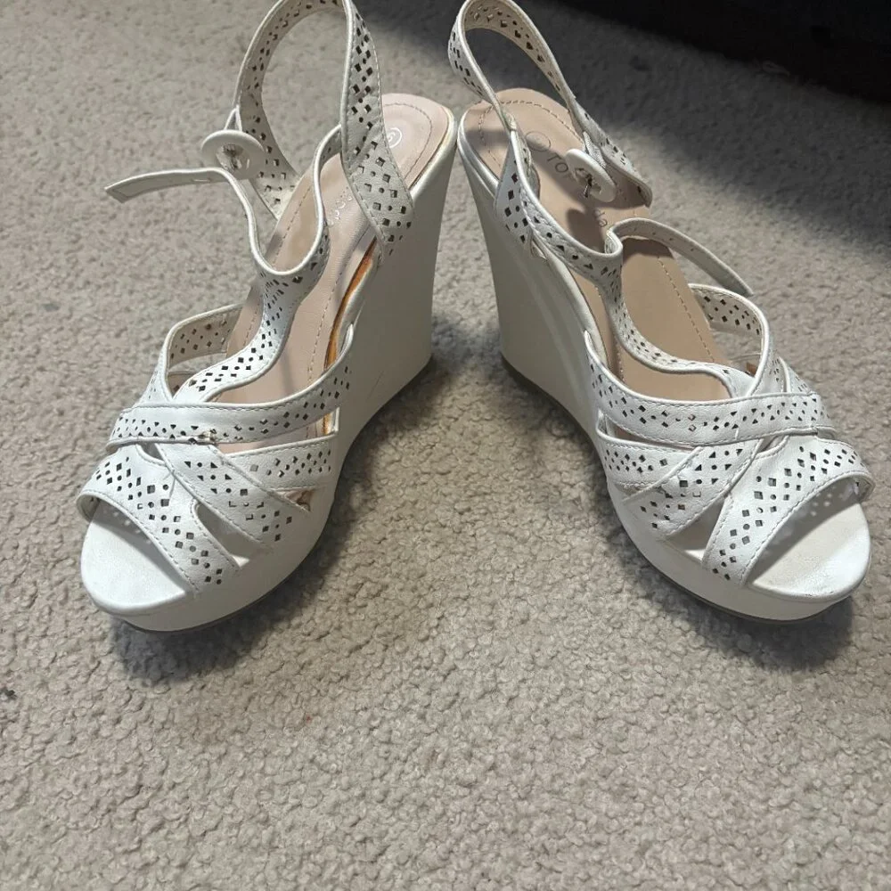 White Wedge - Picture 3 of 4